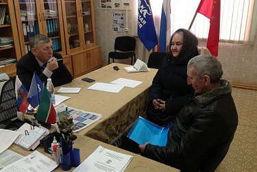 Депутаты провели прием граждан в территориях