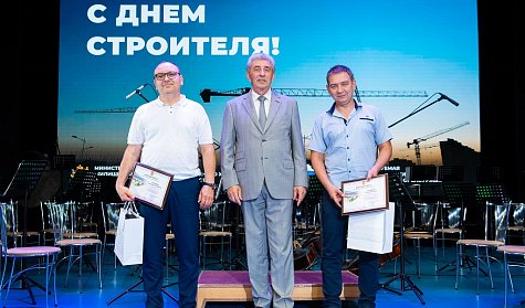 Строителям Оренбуржья вручили заслуженные награды 
