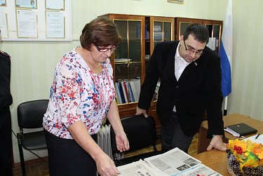 Взрослым - консультация, детям - подарки 