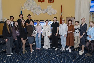 Молодежь занимает кресла депутатов