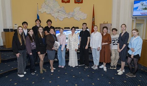 Молодежь занимает кресла депутатов