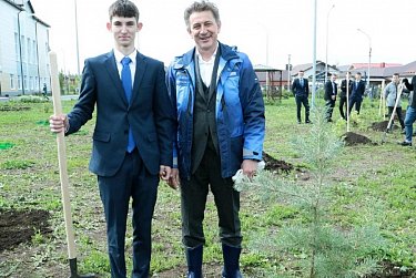 О школьных годах напомнит аллея