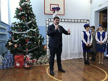 Новый год стучится в двери
