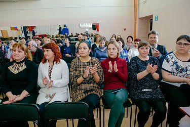 Андрей Шевченко вручил паспорта юным оренбуржцам