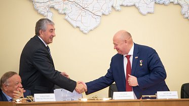 Парламентские слушания о мерах соцподдержки военнослужащих