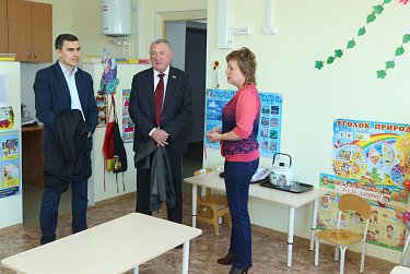 С подарками – к детям