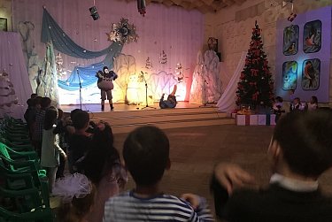 Новый год стучится в двери