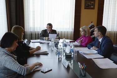 О проекте областного бюджета и Общественной палате – на заседании комитета ЗС