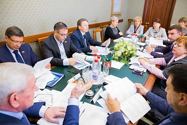 Депутаты обсудили поступившие законопроекты