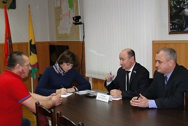 Виктор Купчик: «Поездки в избирательный округ позволяют оказать помощь адресно»