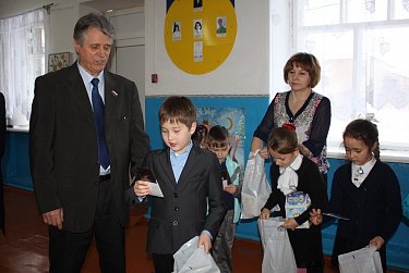 Сельским детям - от депутатов