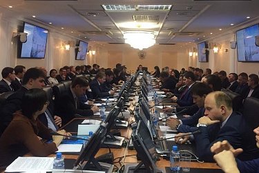 Дамир Фахрутдинов участвует в заседании Палаты молодых законодателей 