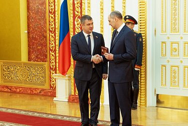 За значительный вклад в содействие СВО