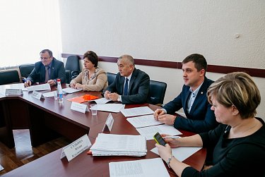 О назначении представителями общественности в квалификационной коллегии судей