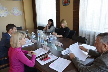 О проекте областного бюджета и Общественной палате – на заседании комитета ЗС