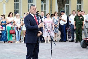 Олег Димов: «Флаг Российского государства – символ доблести и мужества, объединяющий многонациональную страну»