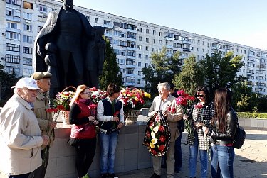 Депутаты посетили народный музей защитников Отечества