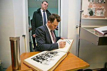 Герои не умирают, они живут в наших сердцах