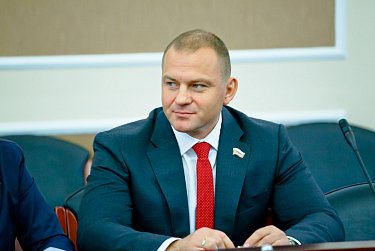 Депутаты предложили День знаний начинать с рассказа о героях-земляках    