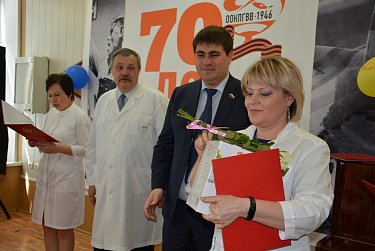 Депутаты встретились с коллективом областного госпиталя ветеранов войн