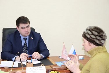 Депутаты провели приемы граждан