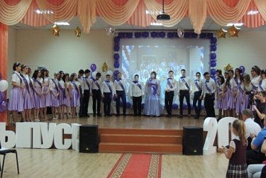 Депутаты поздравили выпускников Оренбуржья