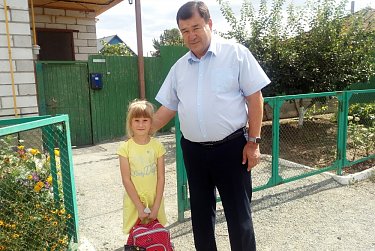 Подарки к школе от депутатов