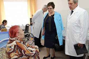 Депутаты посетили Бузулукский дом-интернат для престарелых и инвалидов