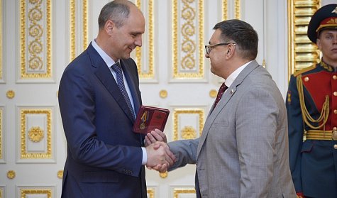 Депутаты Заксобрания удостоены наград за содействие в решении задач СВО