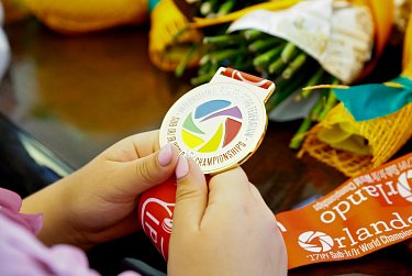 Александр Куниловский поздравил оренбургских чемпионок 