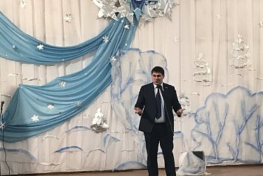 Новый год стучится в двери