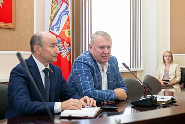 Аппарат Законодательного Собрания отчитался o работе