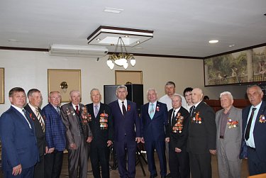 Депутаты навестили ветеранов