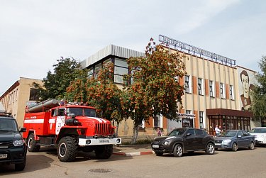 Иван Дикман поздравил сотрудников пожарно-спасательной части