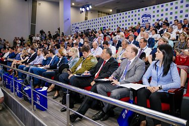 Олег Димов: «Объединяя идеи жильцов, мы делаем их дворовые территории лучше»