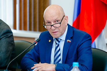 В Законодательном Собрании рассматривается обязательный публичный отчет губернатора Оренбургской области