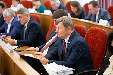 Оренбургские парламентарии рассмотрели более 30 вопросов