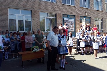 В оренбургских школах прозвучали «последние звонки»