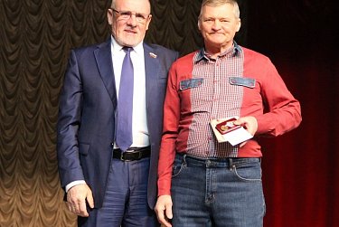 Депутаты поздравили жителей своих избирательных округов 