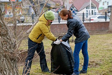 Депутаты на субботнике