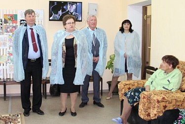 Депутаты посетили социальные учреждения 