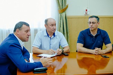 Олег Димов провел совещание с фракциями 