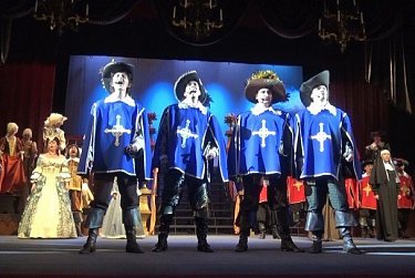 Депутаты встретились с авторами мюзикла «Три мушкетера»