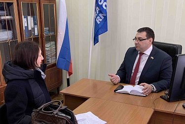 Депутаты провели приемы граждан