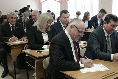 На открытии памятника прославленному земляку