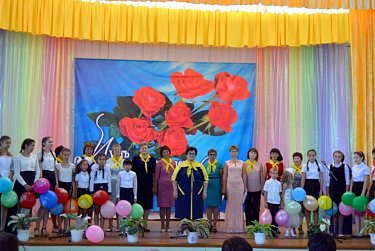 Депутаты поздравили Белогорскую школу с 30-летием