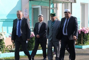 В орской мечети верующие совершили праздничную молитву