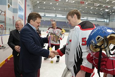 Состоялся первый хоккейный турнир на Кубок Евгения Маслова