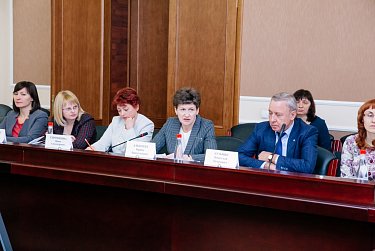 На заседании комитета по социальной и демографической политике 