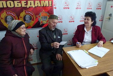 Депутаты проводят приемы граждан